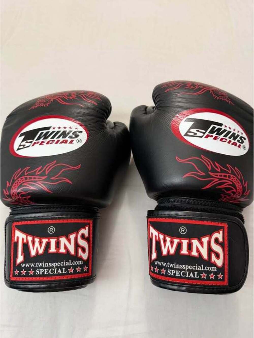 Twins Dragon Special Genuine Leather Boxing Gloves  10 OZ Used Like New $120